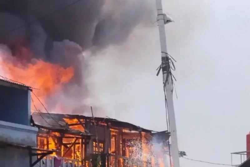 14 Rumah di Cengkareng Terbakar akibat Korsleting