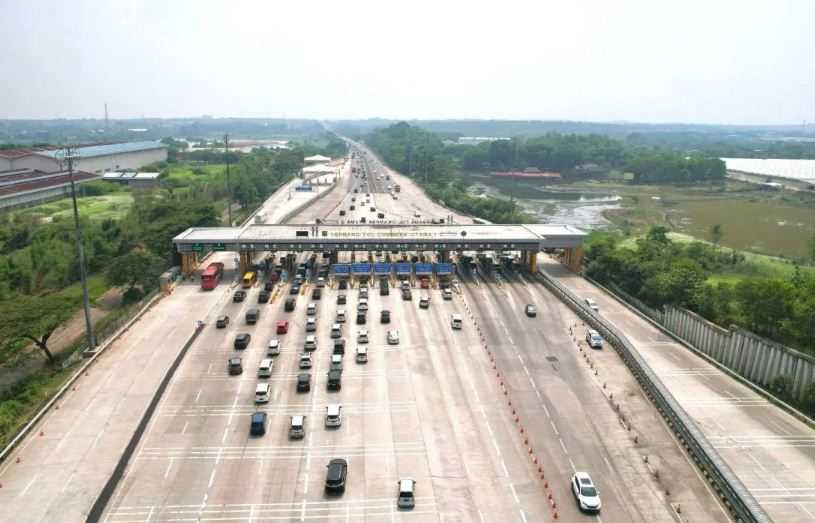 329 Ribu Kendaraan Tinggalkan Jakarta via Gerbang Tol Cikampek Utama