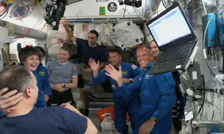 4 Astronot Crew-3 SpaceX Akan Pulang ke Bumi Usai Astronot Crew-4 SpaceX Tiba di Stasiun Luar Angkasa dengan Catatan Waktu Tercepat