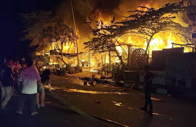 5 Toko dan 1 Rumah Ludes Terbakar di Palmerah Jakbar