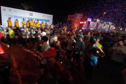 5000 Pelari Dalam dan Luar Negeri Ramaikan LPS Monas Half Marathon 1