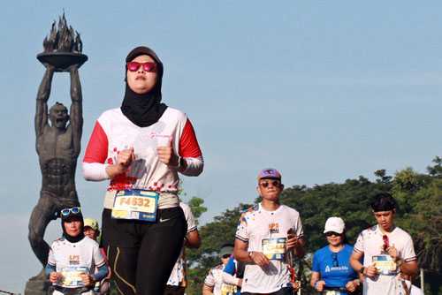 5000 Pelari Dalam dan Luar Negeri Ramaikan LPS Monas Half Marathon 5
