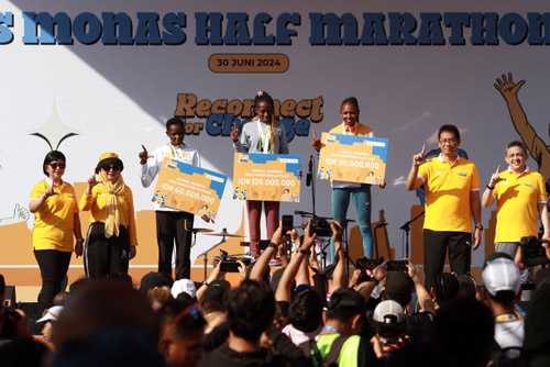 5000 Pelari Dalam dan Luar Negeri Ramaikan LPS Monas Half Marathon 8