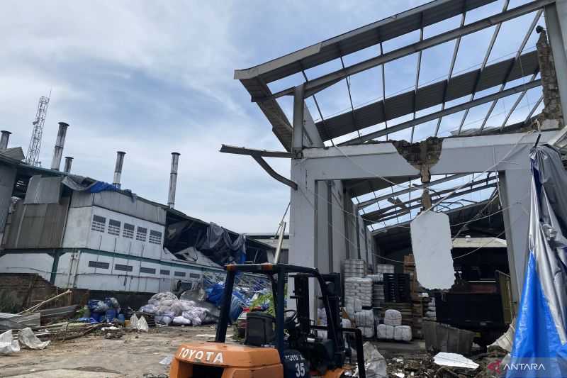 534 Bangunan Rusak Diterjang Angin Puting Beliung di Sumedang-Bandung