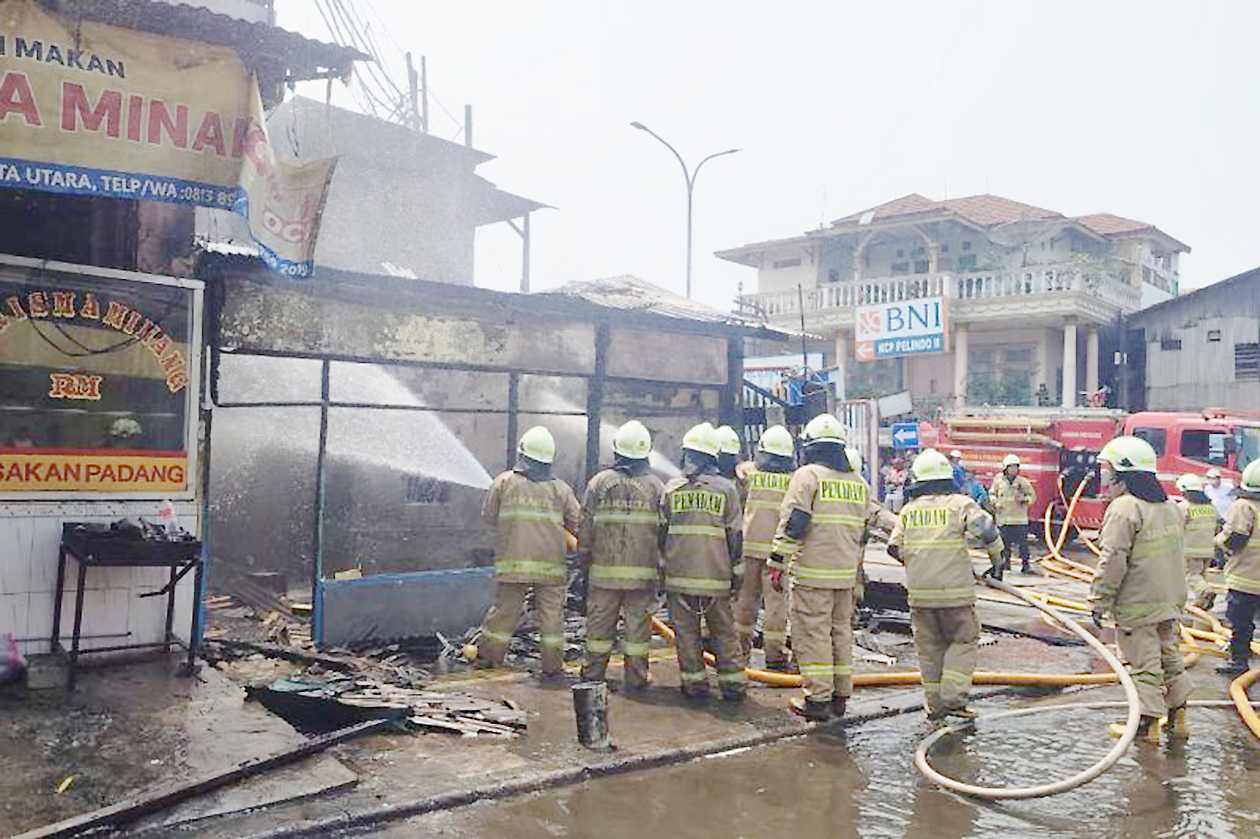 55 Personel Gulkarmat Dikerahkan Padamkan Kebakaran di Ancol
