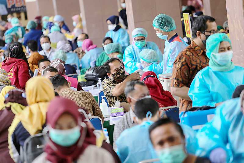 6.500 Tenaga Pelayanan Publik  di Kota Tangerang Jalani Vaksinasi