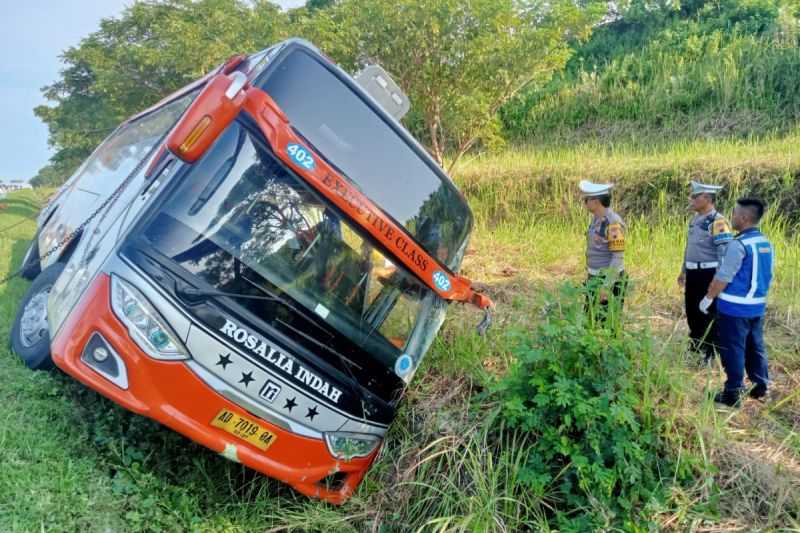 7 Orang Meninggal dalam Kecelakaan Bus di Tol Semarang-Batang