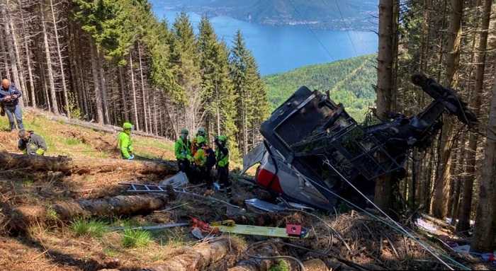 9 Orang Tewas Saat Kereta Gantung di Resor Italia Jatuh