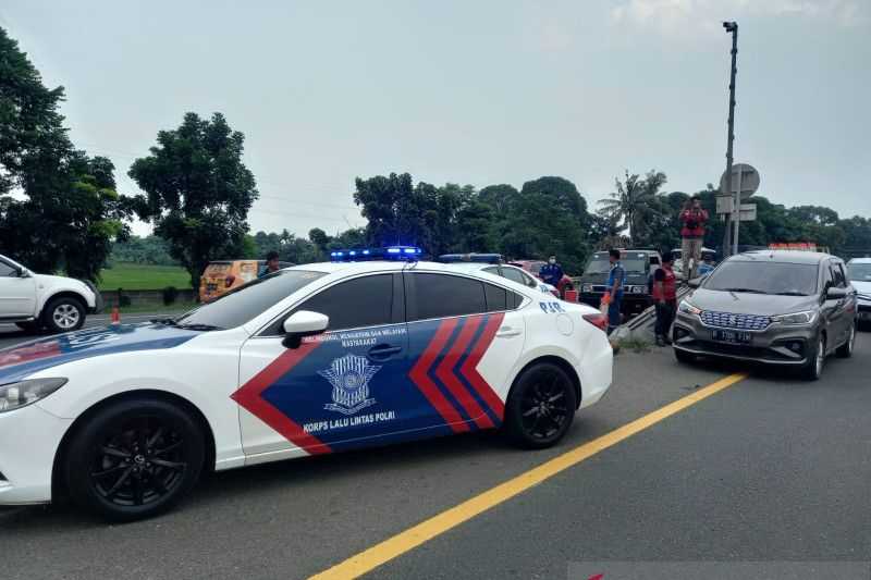 Ada Apa Ini Sampai Petugas Terapkan 'Contraflow' Tol Jakarta-Cikampek