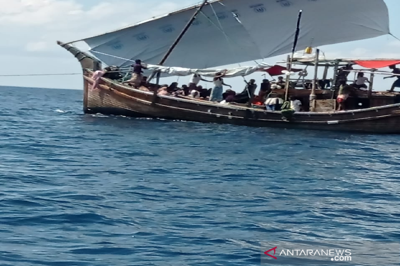 Ada Apa Ini Sampai TNI AL Tarik Kapal Pengungsi Rohingya di Perairan Aceh
