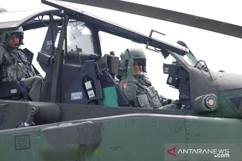 Ada Apa Tiba-tiba Jenderal Bintang Empat Ini Menjajal Helikopter Serbu Apache