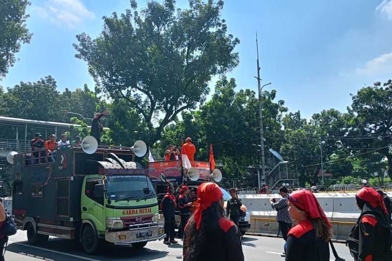 Ada Demo di Patung Kuda, Rute Bus TransJakarta Dialihkan