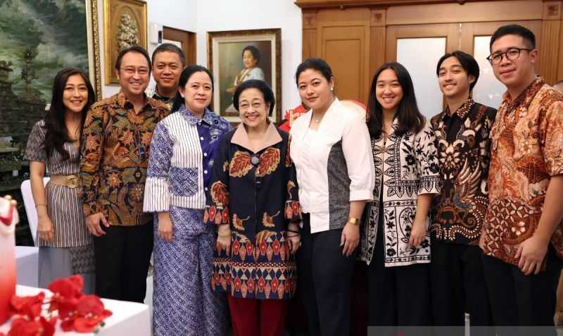 Adian Napitupulu Sebut Megawati Sosok Guru tentang Demokrasi dan Nasionalisme bagi Rakyat