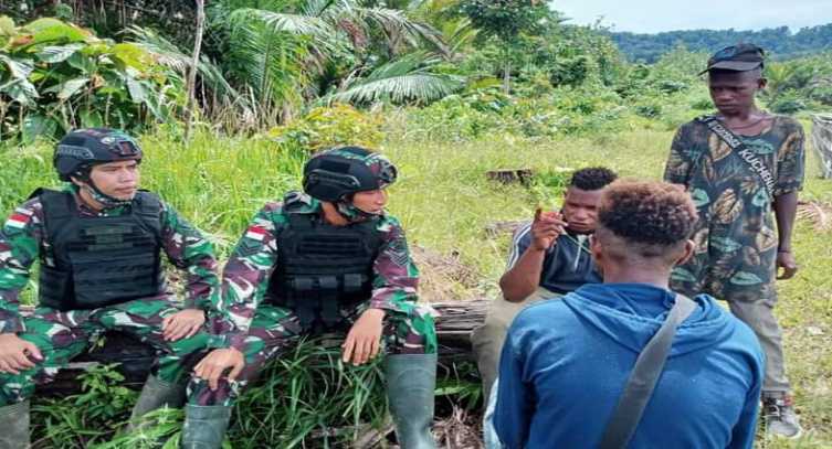 Agar Pemuda Papua Tak Jadi Korban Miras dan Narkotika, Ini yang Dilakukan Prajurit TNI di Sana
