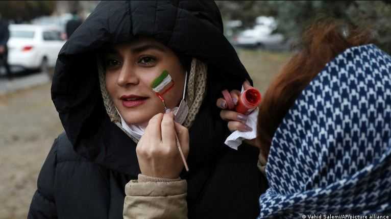 Akhirnya, Perempuan Iran Bisa Nonton Sepak Bola di Stadion Setelah Puluhan Tahun Dilarang