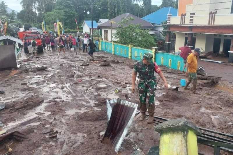 Akses Jalan Lingkar Ternate Putus Diterjang Banjir Bandang