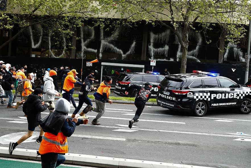 Aksi Protes di Melbourne Dibubarkan Paksa Polisi