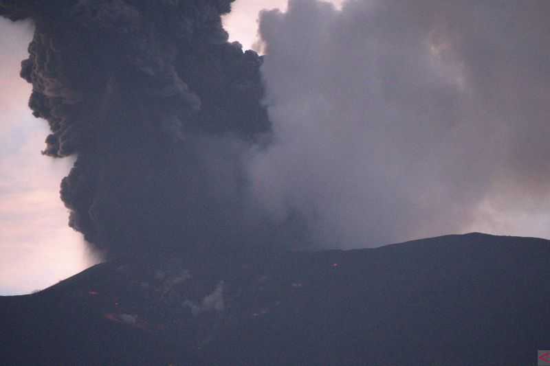 Aktivitas Gunung Marapi di Sumbar Masih Tinggi, Warga Dilarang Mendekat