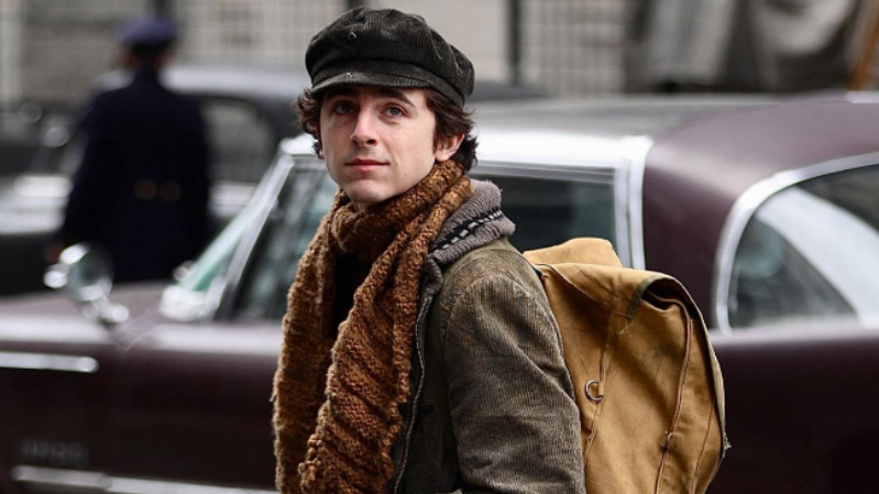 Aktor Timothée Chalamet Memerankan Bob Dylan dalam Film Biopik Terbaru