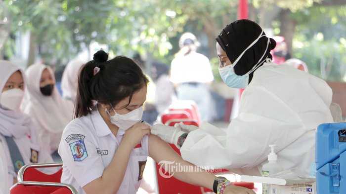 Alumni UI-ITB Dorong Warga Vaksinasi