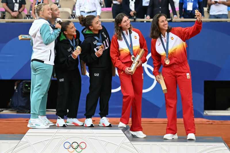 Andreeva/Shnaider Jadi Atlet Rusia Pertama Raih Medali Olimpiade Paris