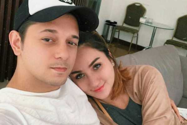 Andrew Andika dan Tengku Dewi Akhirnya Dikaruniai Anak Pertama