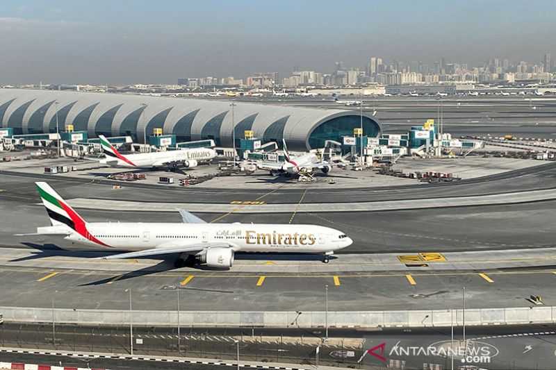 Aneh Kebijakan Ini, di Saat Banyak Negara Beri Sanksi Malah Emirates Akan Tetap Terbang ke Rusia