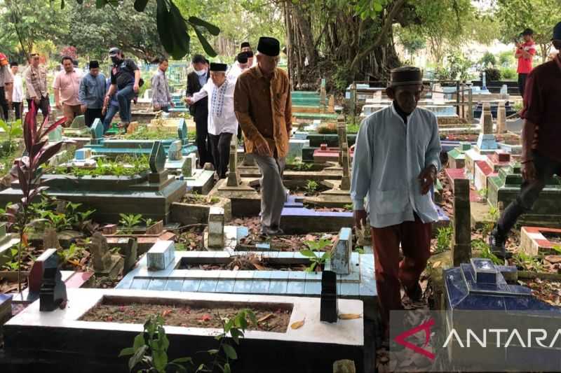 Aneh Kenapa Baru Sekarang, Pimpinan Gontor Pusat Takziah ke Makam Almarhum Santri di Palembang