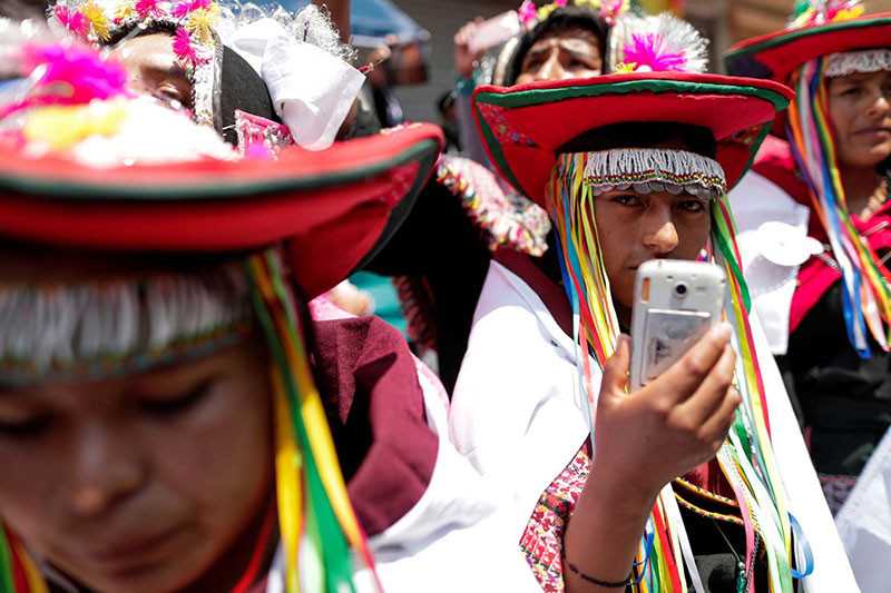 Aneh Tapi Nyata, Vaksin 'Hilang' dan Warga Asli Bolivia yang Sudah Hadir di Lokasi Vaksinasi Batal Disuntik