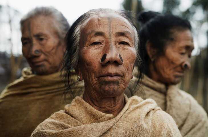 Aneh Tapi Nyata! Wanita di Suku Ini Menutup Lubang Hidung Karena Dianggap Terlalu Cantik,  Ini Dia 3 Tradisi Standar Kecantikan Paling Mengerikan di Dunia