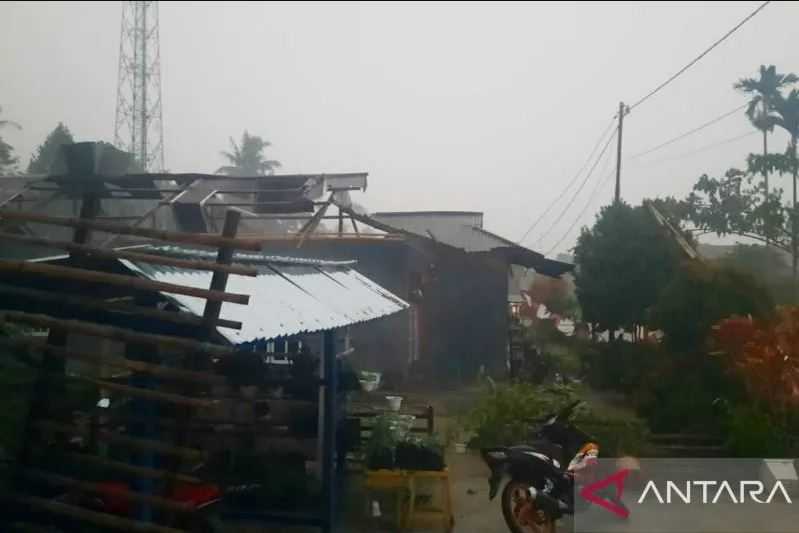 Angin Puting Beliung Rusak Rumah Warga, Gereja dan Sekolah di Poso Sulawesi Tengah