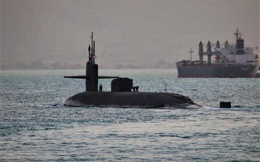 Angkatan Laut Iran Memaksa Kapal Selam Nuklir AS Muncul ke Permukaan