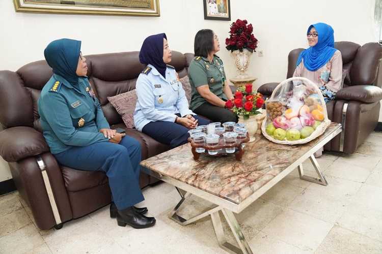 Anjangsana Wujud Perhatian Wanita TNI