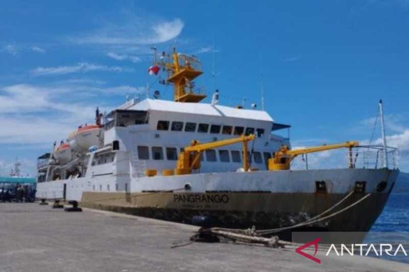 Antisipasi Kecelakaan, Sejumlah Kapal di Maluku Menunda Pelayaran Akibat Gelombang Tinggi