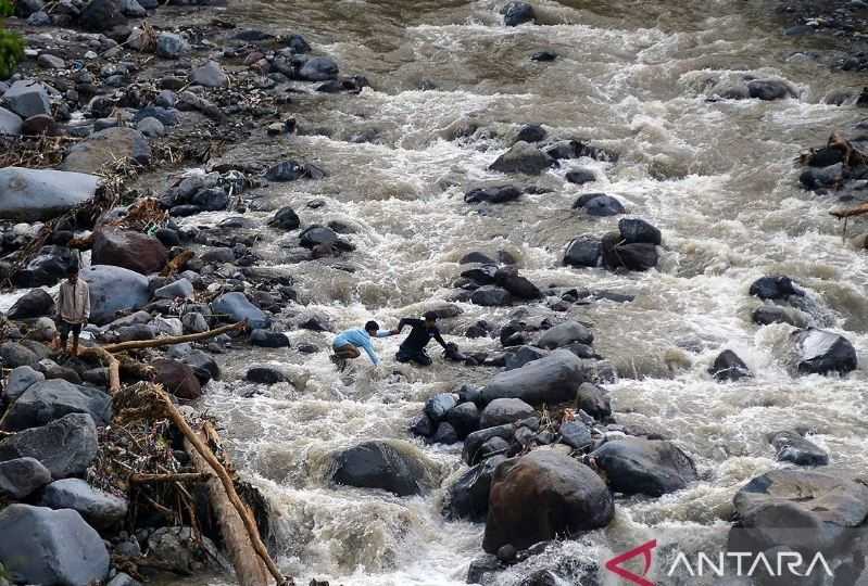 Antisipasi Lahar Dingin Marapi, Sumbar Butuh 150 Sabo Dam