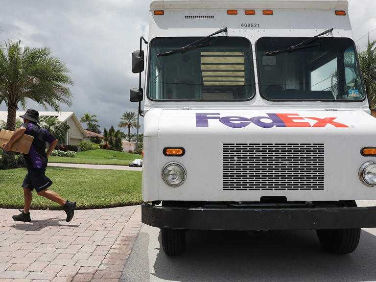 Antisipasi Resesi, FedEx Berencana Mengurangi Outlet