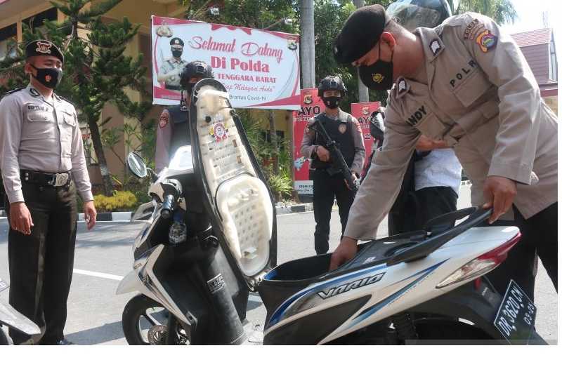 Aparat Keamanan di Mataram NTB Perketat  Pengawasan Pasca Bom di Depan Gereja Katedral Makassar