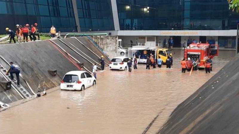 Area 'Loading Dock' Terminal 3 Soetta Terendam