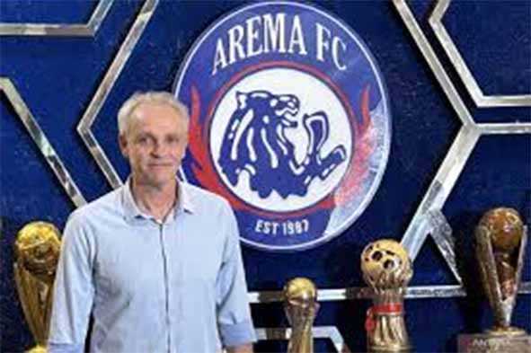 Arema FC Perkenalkan Pelatih Baru Asal Brasil Joel Cornelli