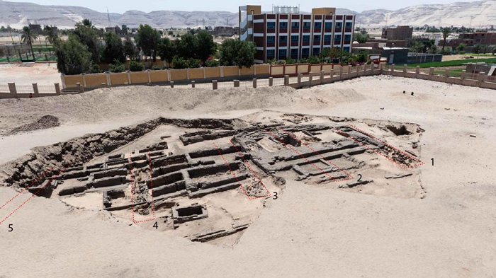 Arkeolog Temukan Pabrik Bir Tertua di Mesir