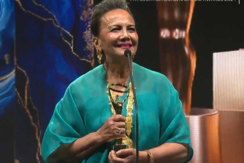 Artis Senior Christine Hakim Terima Lifetime Achievement Award di MGGA 2024