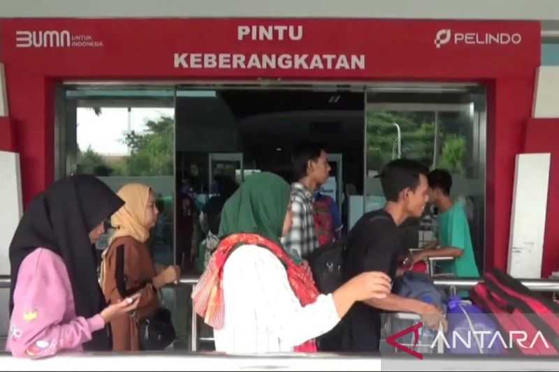 Arus penumpang di Pelabuhan Tanjung Perak Surabaya naik 20 persen
