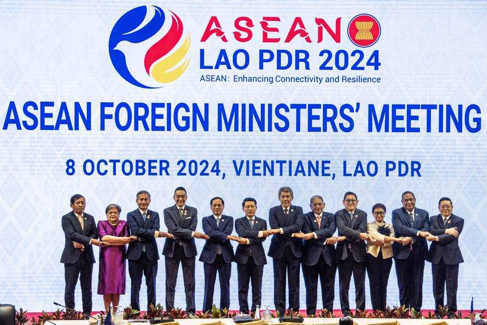 ASEAN Foreign Minister Meeting di Laos