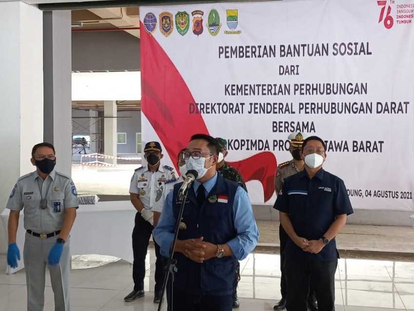 Astra dan Kementerian Perhubungan RI Serahkan Bantuan Sosial Kepada Masyarakat di Bandung