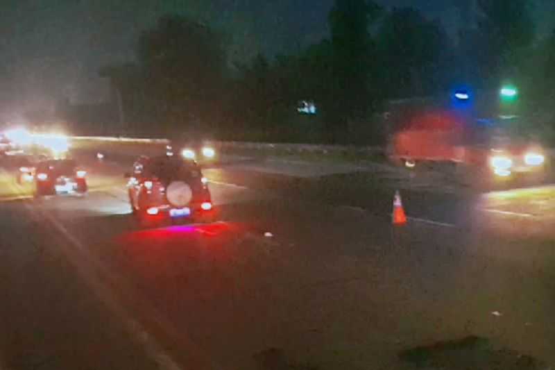 Atasi Kepadatan Kendaraan, Petugas Terapkan Contraflow di Tol Jakarta-Cikampek