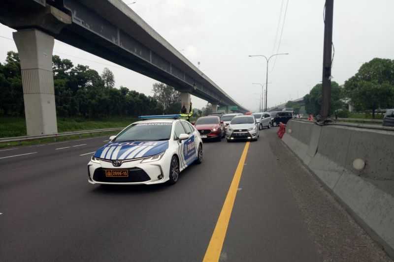 Atasi Kepadatan Lalin, Contraflow Kembali Diterapkan di Tol Jakarta-Cikampek