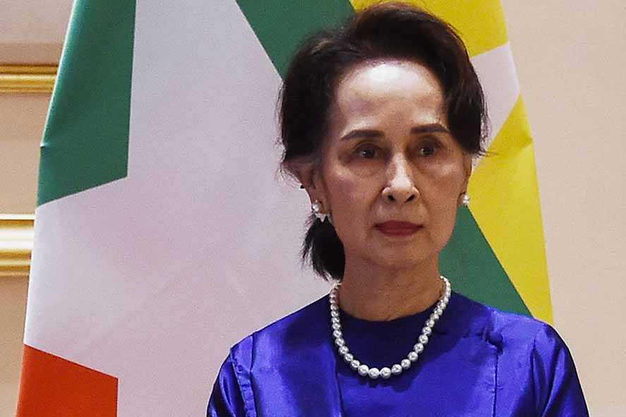 Aung San Suu Kyi Tak Hadiri  Sidang Karena Sakit