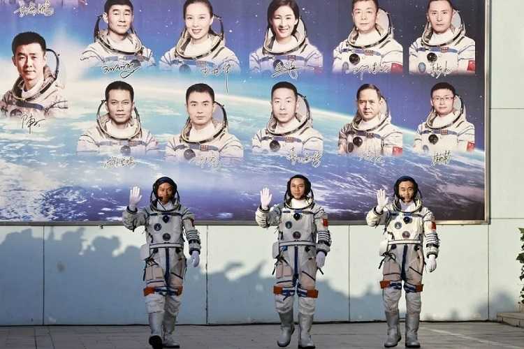 Awak Shenzhou-17 Akan Tangani Tugas Baru di Stasiun Luar Angkasa