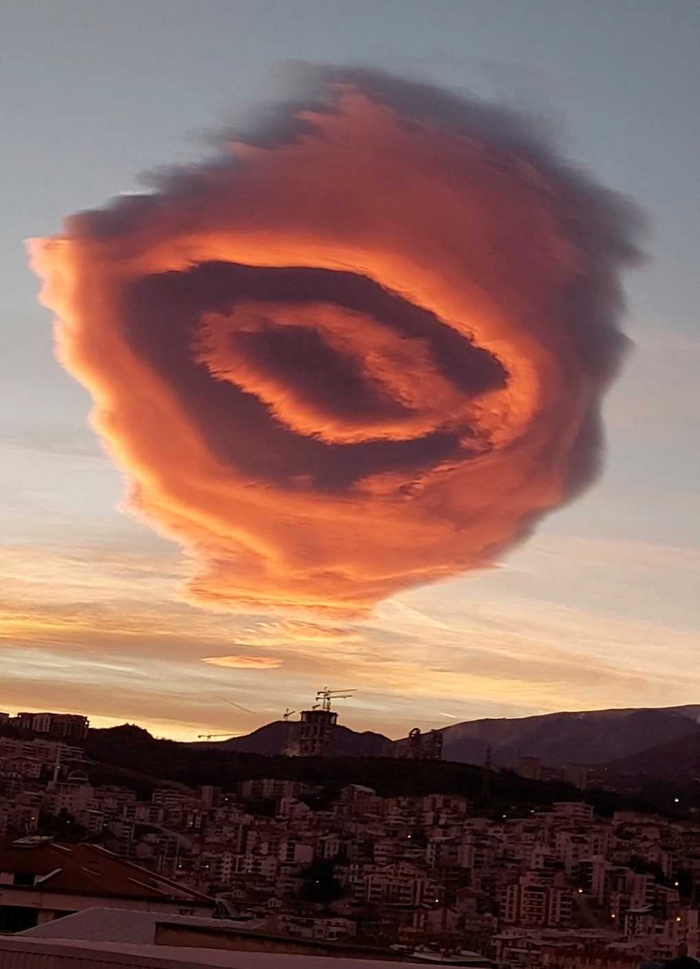 Awan Aneh Muncul Di Atas Turki Dua Minggu Sebelum Gempa