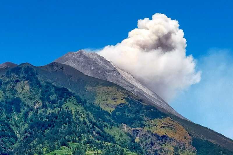 Awas, Awan Panas Guguran Gunung Merapi Meluncur Sejauh 2,5 Km